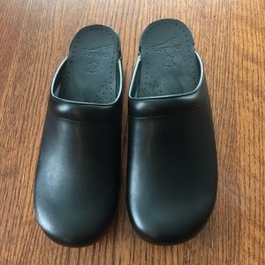 DANSKO Clogs “Sonja” black oiled